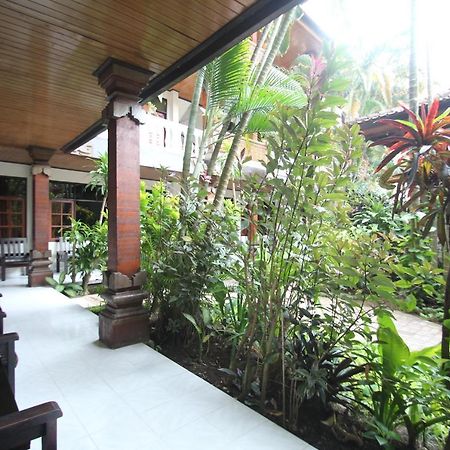 Kuta Dormitory At Simpang Inn Εξωτερικό φωτογραφία